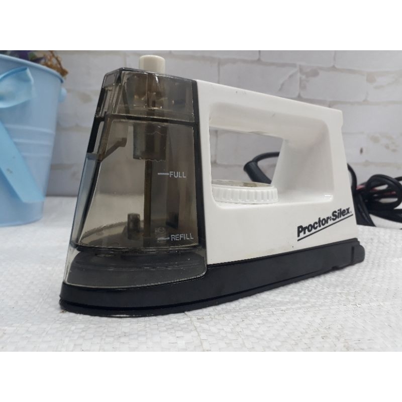 mini Ferro de passar roupa Proctor Sílex ( USADO)