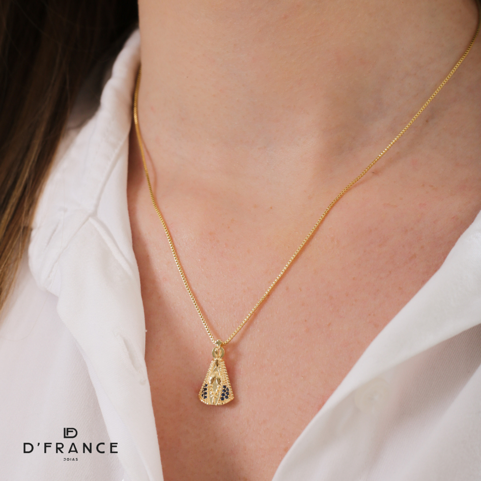 Colar Religioso Nossa Senhora Aparecida Cravejado com Zircônias Azul Safira no Ouro 18K