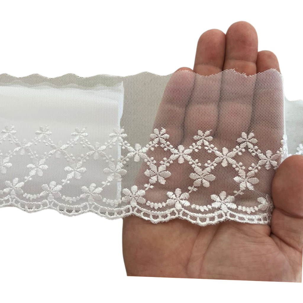 Renda Bordado em Tule Branco BT024 da artePunto Delicado Fino 9,5 cm Largura Peça com 13,7 Metros