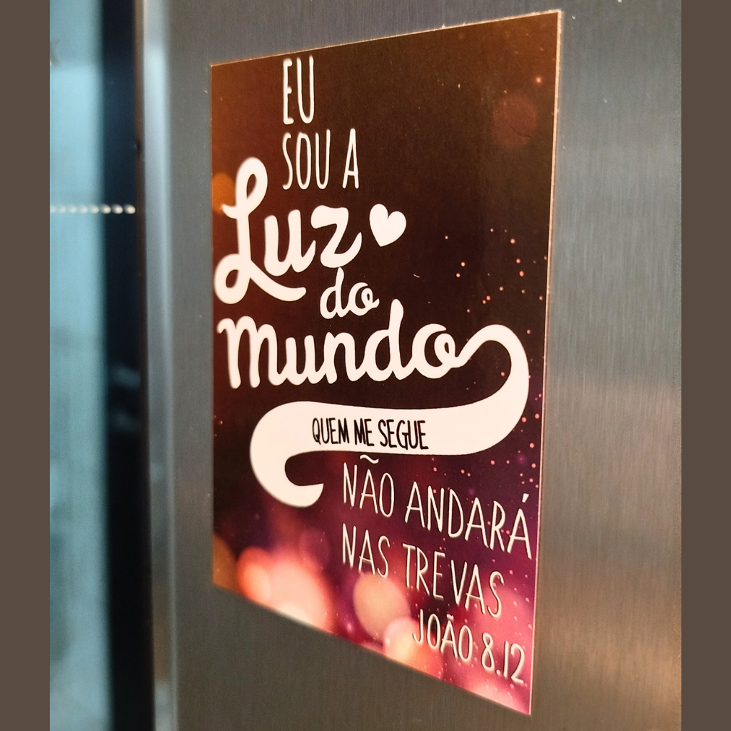 Ímã de Geladeira Frase Bíblica - Eu Sou a Luz do Mundo - Versículo 6x8,5cm | Cristão, Jesus em Oferta na Shopee