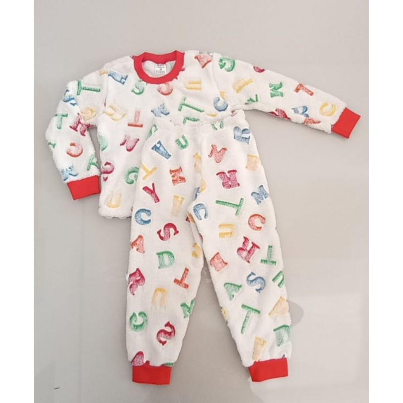 conjunto de pijama infantil em fleece menino e menina 2,3,4,6,8, valor 56,99.
