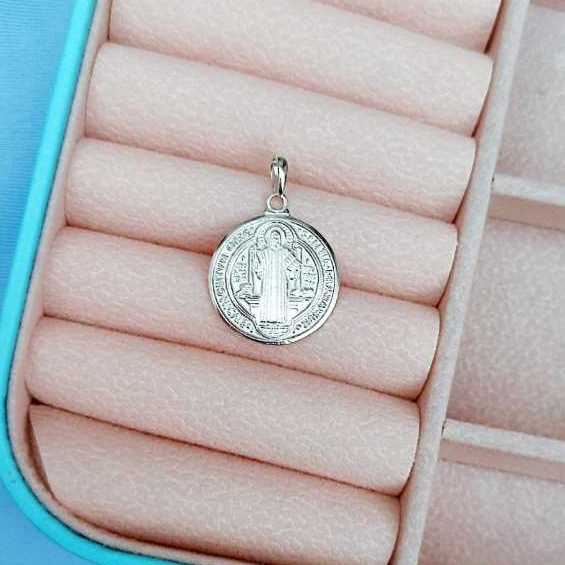 Pingente medalha de São Bento em Prata 925 legítima maciço frente e verso com argola (somente pingente)