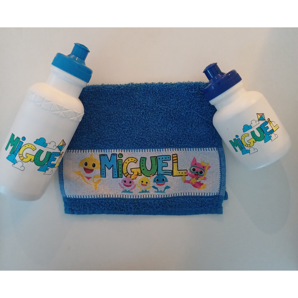 Kit 2 Garrafinhas e 1 Toalha Lavabinho Personalizadas Com Nome Infantil e Tema!!!