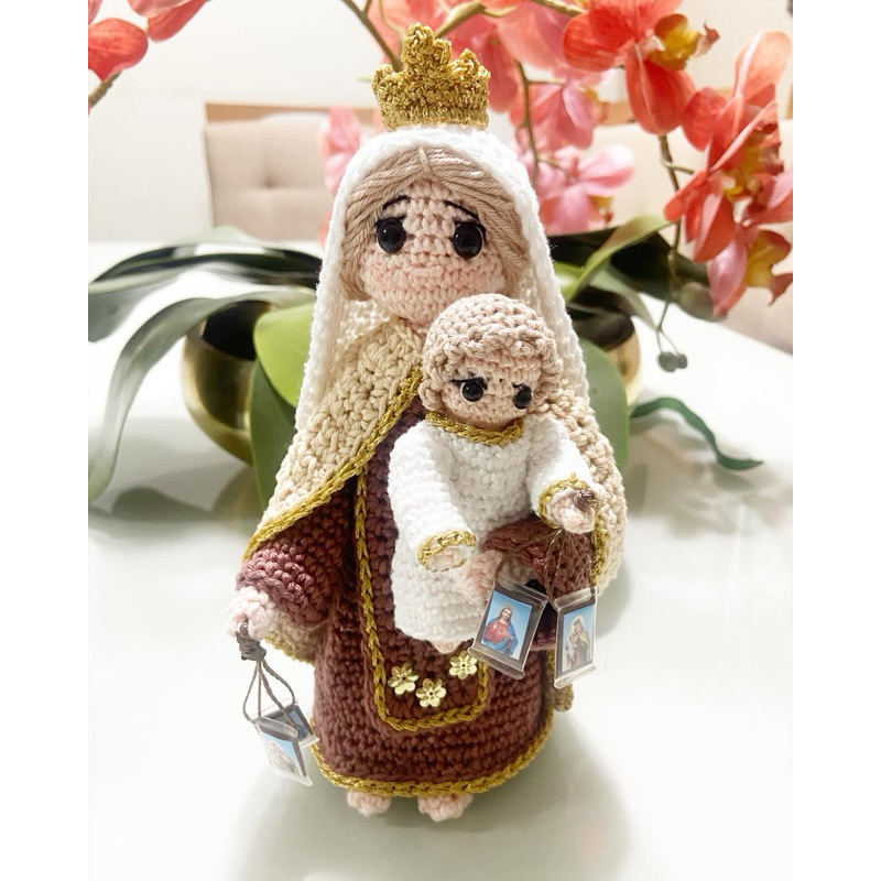 Nossa Senhora do Carmo em crochê/ Nossa Senhora do Perpétuo  Socorro/ Nossa Sra da Abadia