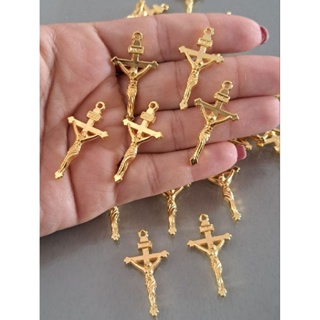 50 Crucifixo Dourado 20×35mm pingentes para terço em Oferta na Shopee