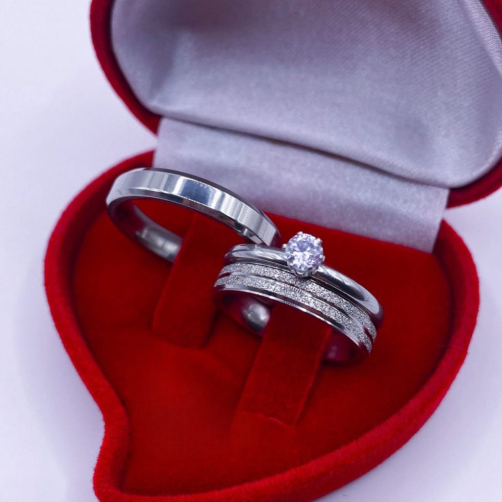 Par Anel Comprimisso Prata Namoro Noivado Fina com Caixinha de Veludo e Anel solitário em Oferta na Shopee