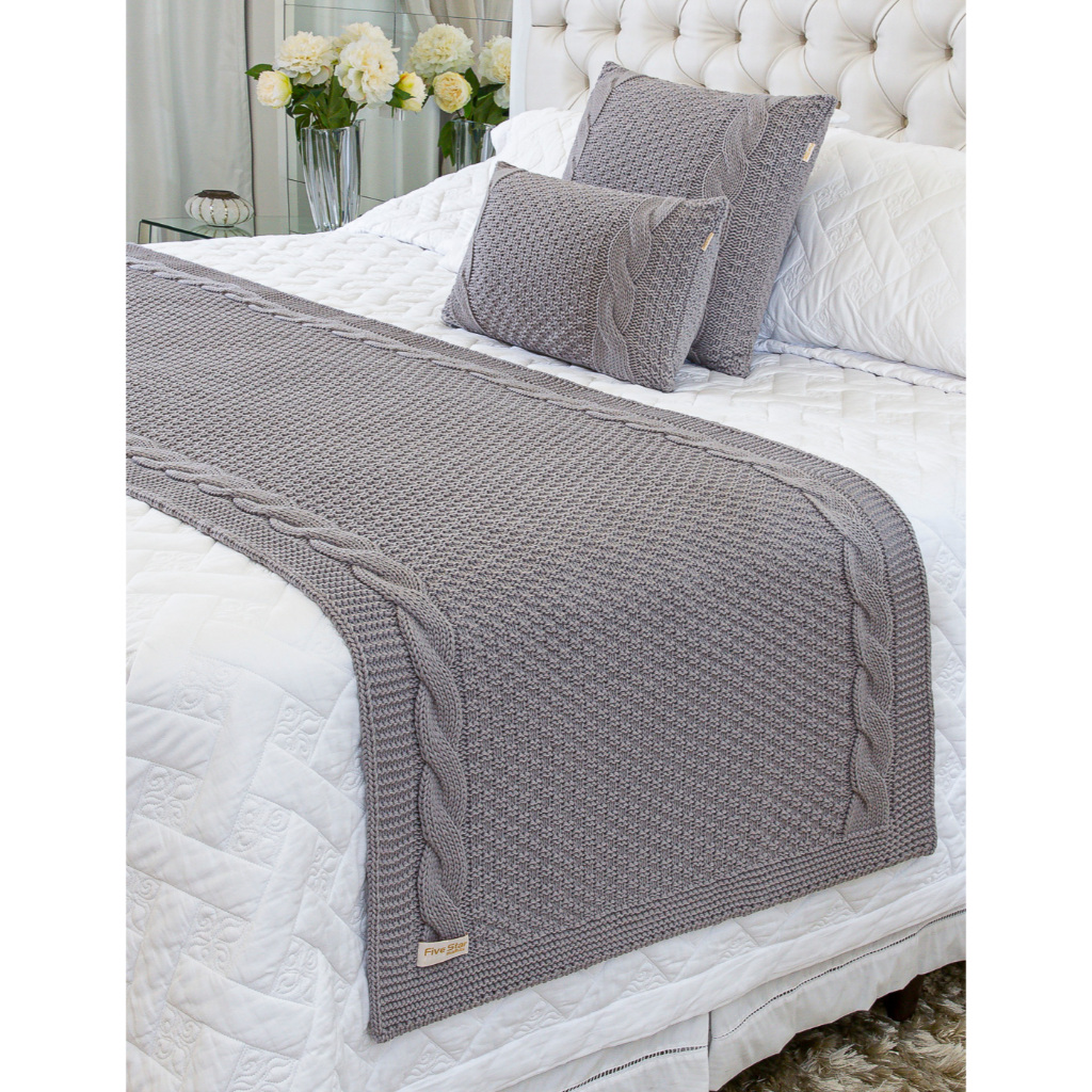 kit Peseira Manta Sala Sofa Cama Queen Casal 230x70cm + 2 Capas de Almofada Trico Toronto