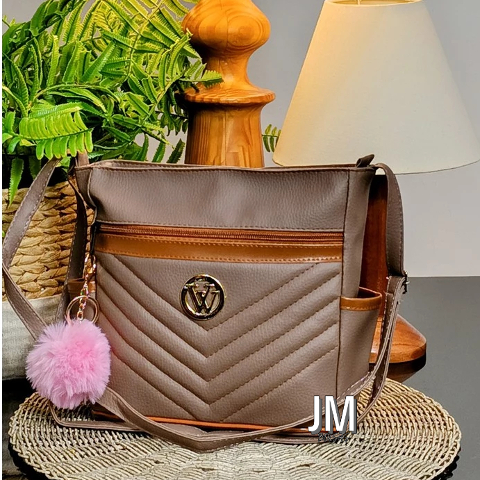 Bolsa Feminina Alça Transversal Lateral Casual Courino 2 Divisórias Forrada  Chaveiro Pompom em Oferta na Shopee