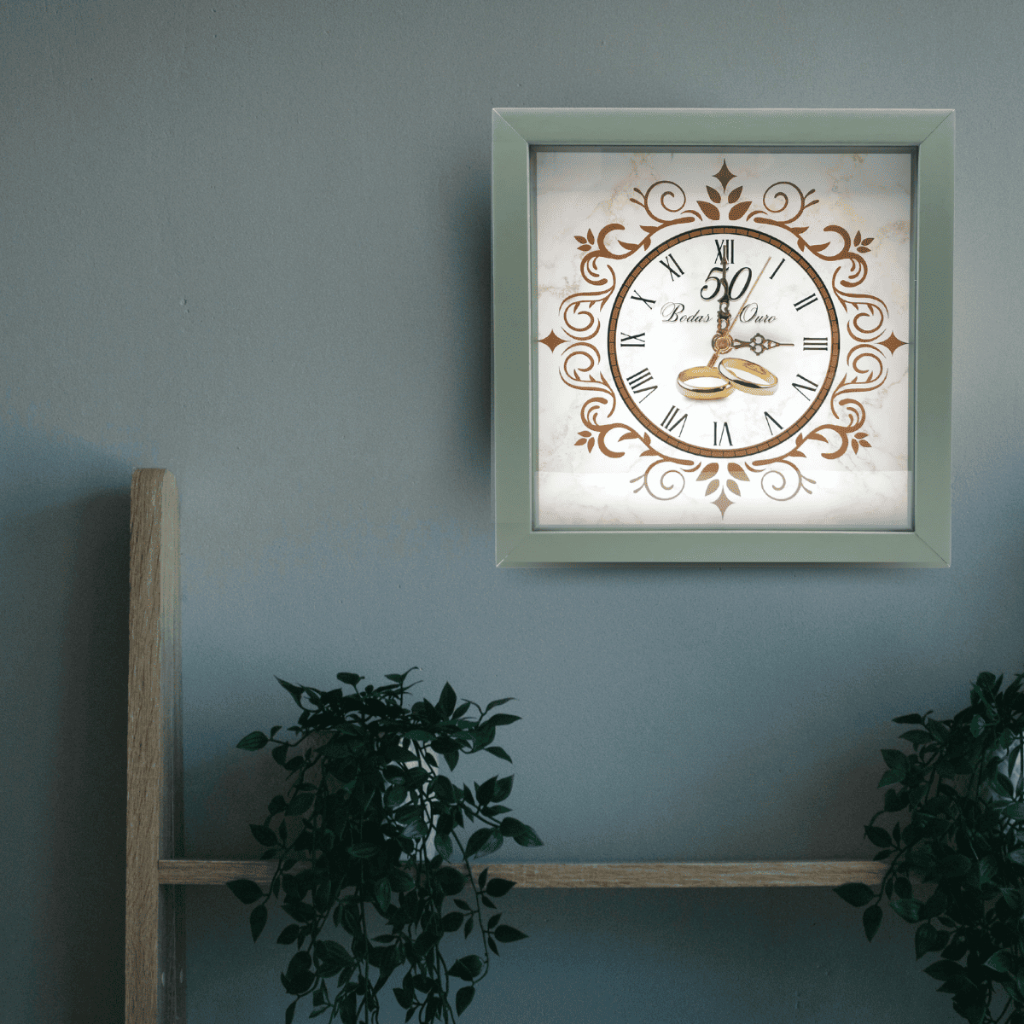 Relógio de Parede Decorativo e Comemorativo Bodas de Ouro e Prata com Moldura de Madeira