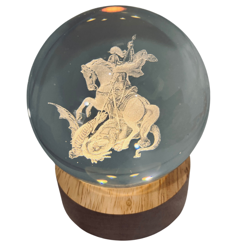 Luminária decorativa Mesa Bola de Vidro São Jorge o Cavaleiro derrotando o dragão luz branco quente em Oferta na Shopee