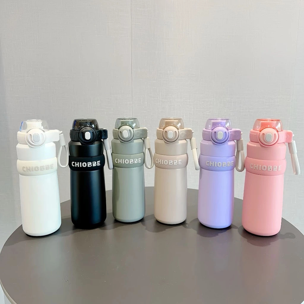 Garrafa Térmica Com Trava e Bico de Silicone Alça Lazer Esportes Inox 550ml Anti-vazamento