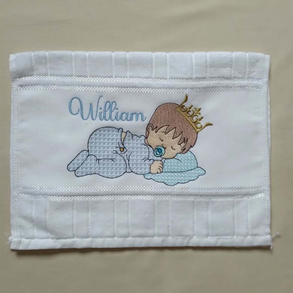 Toalhinha De Boca Personalizada com Nome Bordado e Bebê Dormindo- Ideal para Mão e Boca