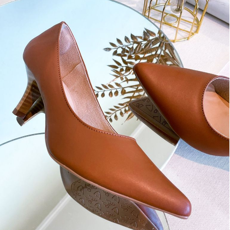 Scarpin Salto Médio Nude (Cappuccino) em Oferta na Shopee