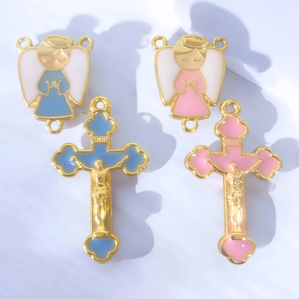 4 Entremeios Anjinho Para Terço + 4 Crucifixos Infantil Crisma Batismo Dourado Rosa Azul Bebê