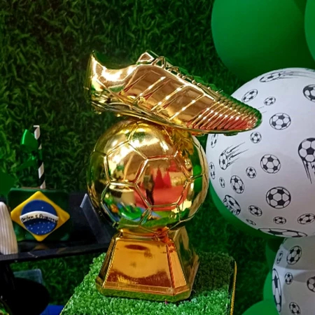 Kit Chuteira Decorativa + Troféu Bola Decorativo em Oferta na Shopee