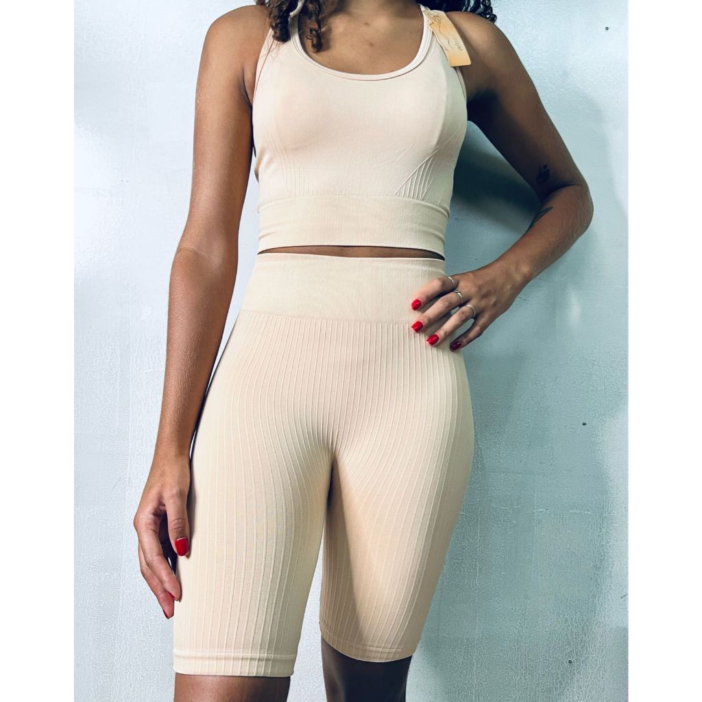 Conjunto Esportiva Poliamida Academia Feminina Elástica Top Com Bojo Bermuda + Top