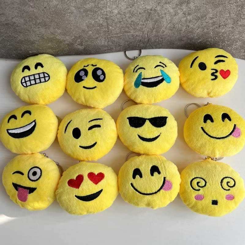 Kit com 12 Chaveiro emoji Pelúcia, Amarelo e Divertido. em Oferta na Shopee