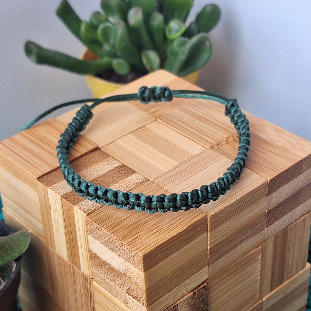 Pulseira Macrame Verde de Fio de Seda Regulável em Oferta na Shopee