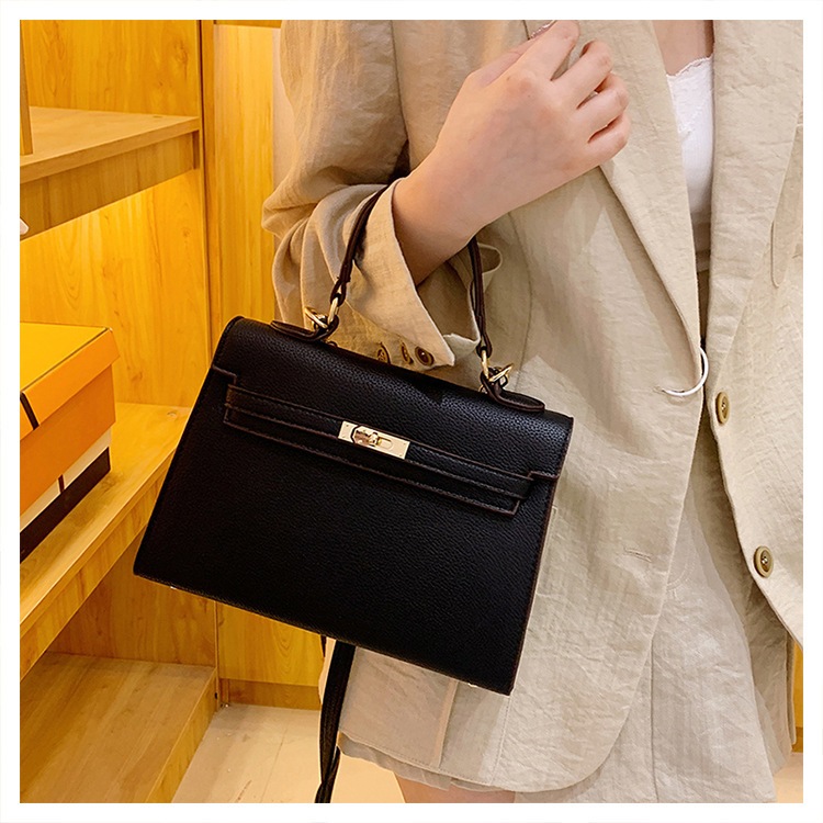 Uma certa bolsa de alta qualidade e uma bolsa crossbody de ombro do mesmo estilo.