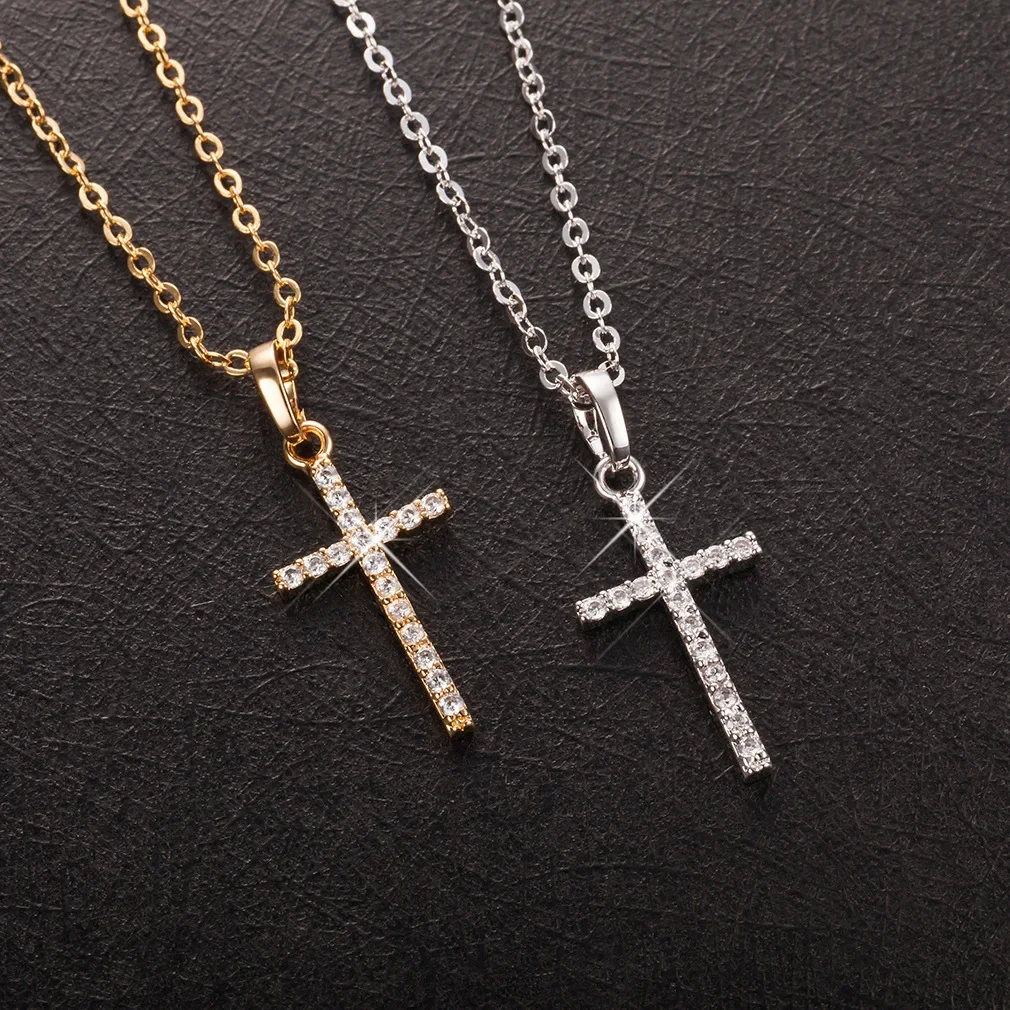 Colar Cruz Cravejado, Crucifixo com Pedrinhas, Corrente Aço Inox, Pingente delicado, Moda, Hipe, Cute