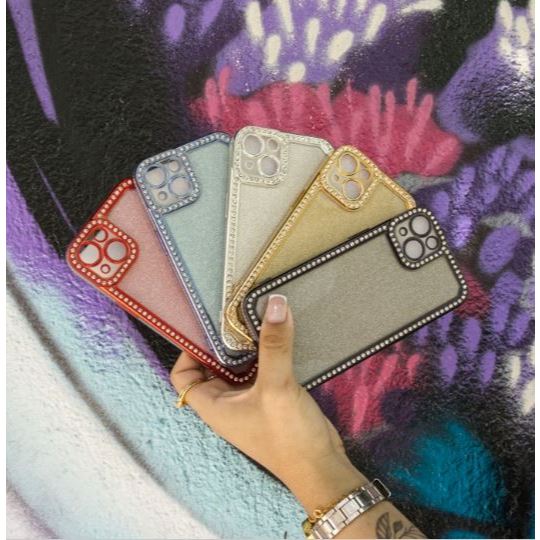 Capa capinha para celular com Glitter e Strass para iPhone 13 Pro – Elegância nas cores Preto e Dourado!