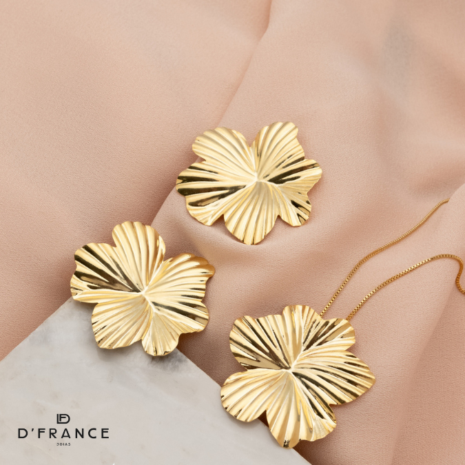 Conjunto Brinco e Colar Flor Diamantada Banhado a Ouro 18K - D France Semijóias