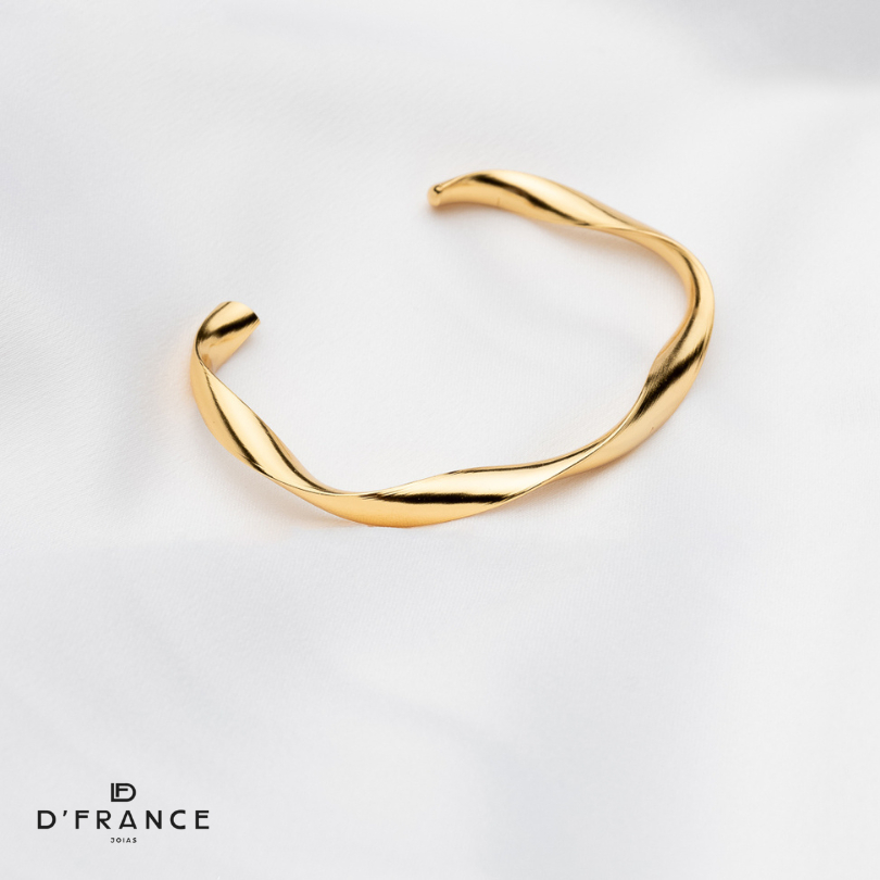 Bracelete Dourado Torcido Ajustável Folheado a Ouro 18K - D France Semijóias