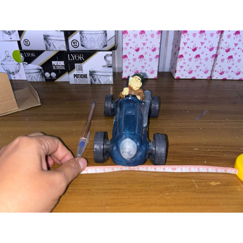 carrinho de corrida maluca azul em resina decoração