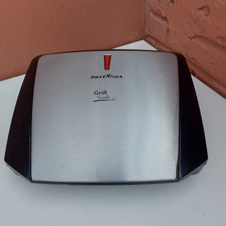 Grill Britânia Saúde Inox 1200W "Conservado"