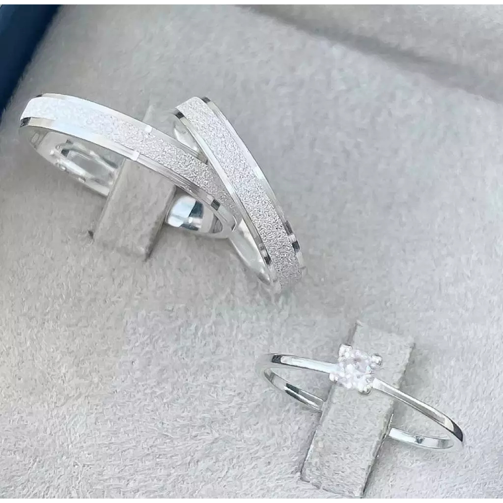 Par de Alianças de Namoro Prata com Anel Solitário e Caixa de Veludo - 4m Fina, Aliança de Namoro Anel de Compromisso em Oferta na Shopee