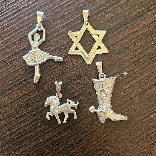 Pingente Banhado a Prata 950 Bailarina ,Bota ,Cavalo Vários modelos em Oferta na Shopee