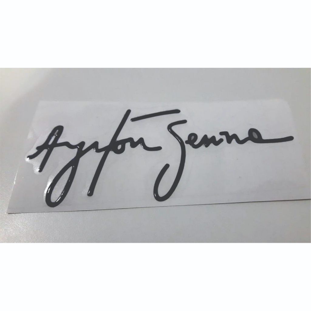 2 Adesivos Ayrton Senna Campeão  de Formula 1 Corrida  Carro Moto Notebook Tablet bicilcletas e outros
