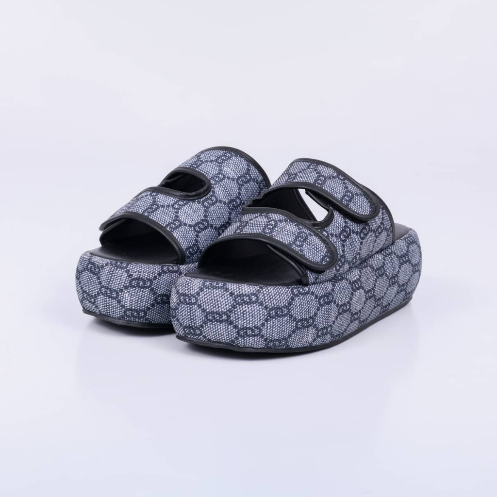 Chinelo Feminino Flatform de Velcro Berlim Not Me Shoes Confortável e Estiloso Dia a Dia Elegante