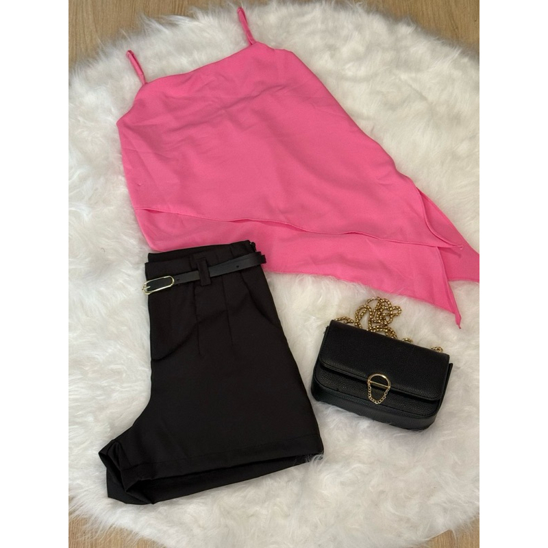 Conjunto Elegante de Short Alfaiataria e Cinto de Brinde Mais Blusinha Assimétrica Modinha...