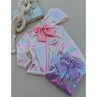 Jaqueta Infantil Holográfica Corta-Vento com Capuz – Moda Menina Blogueira ✨ (Laço não incluso) em Oferta na Shopee