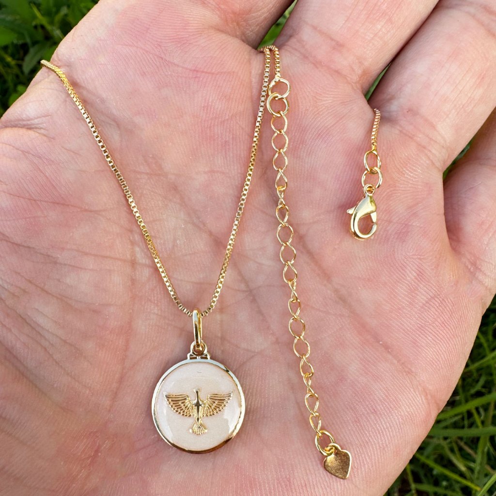 Pingente espirito santo com resina madre pérola Banhado A Ouro 18k
