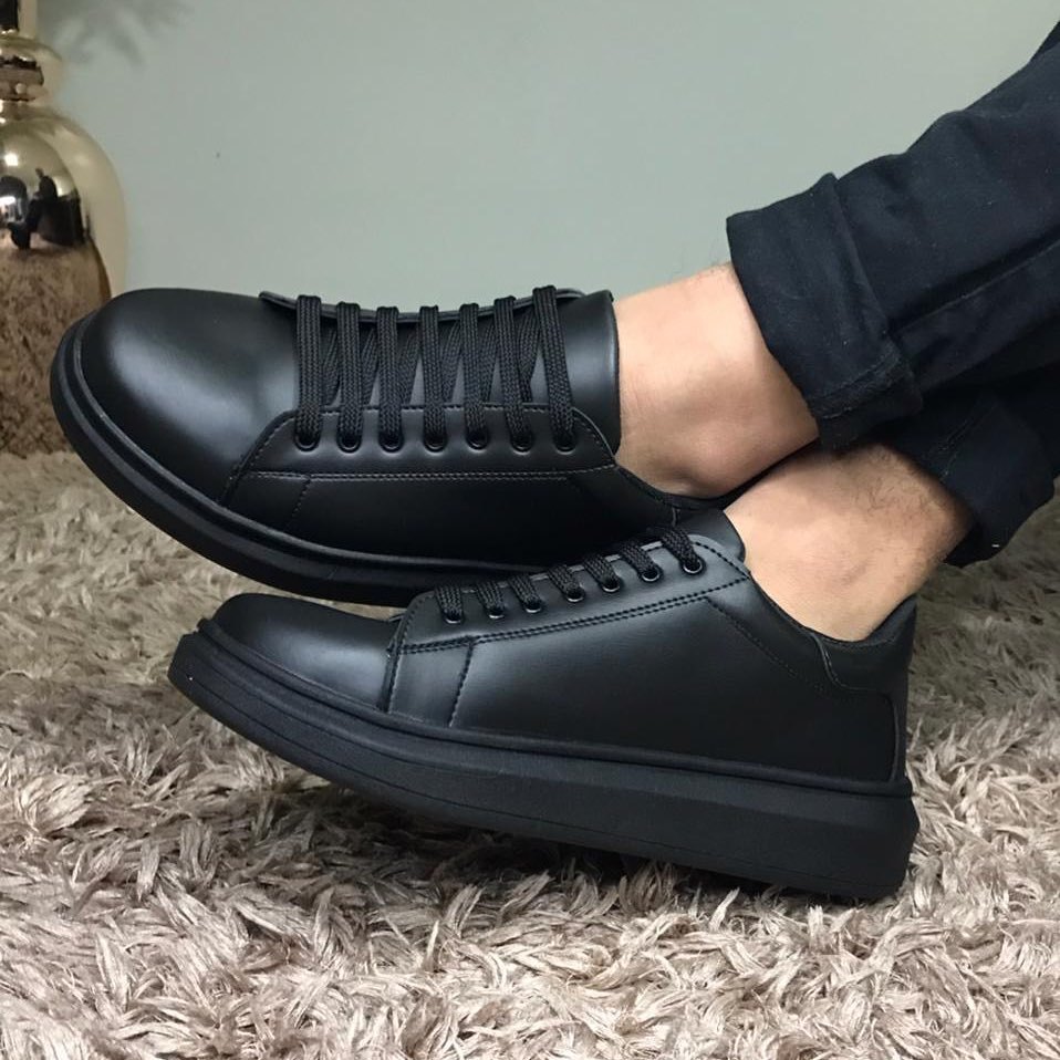 Kit Completo Sapatenis Casual Masculino Oversize Branco Preto Sola Alta 5cm e Chinelo Courinho Preto Notorian
