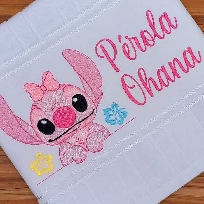 TOALHA ESCOLAR STITCH ANGEL PERSONALIZADA COM NOME BORDADA À MÁQUINA. em Oferta na Shopee