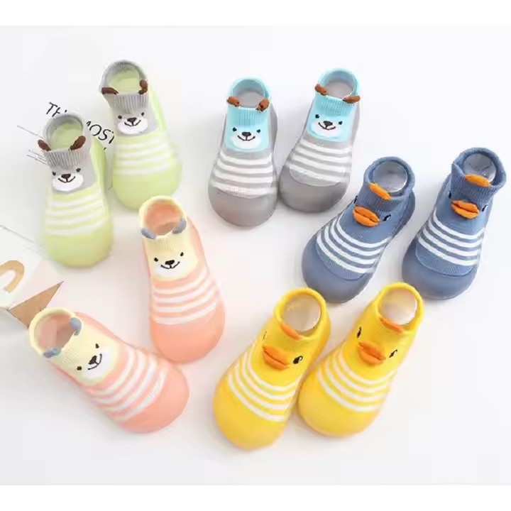 Meia com solado emborrachado antiderrapante infantil em Oferta na Shopee