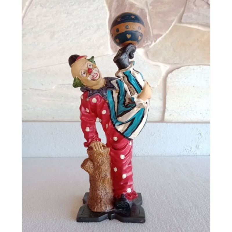Estatueta Enfeite Palhaço Equilibrista em Resina