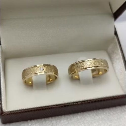 Par de Alianças 6mm Moeda Antiga Diamantada Alianças de casamento e noivado cor idêntico ao ouro 18k Gravação + Caixinha