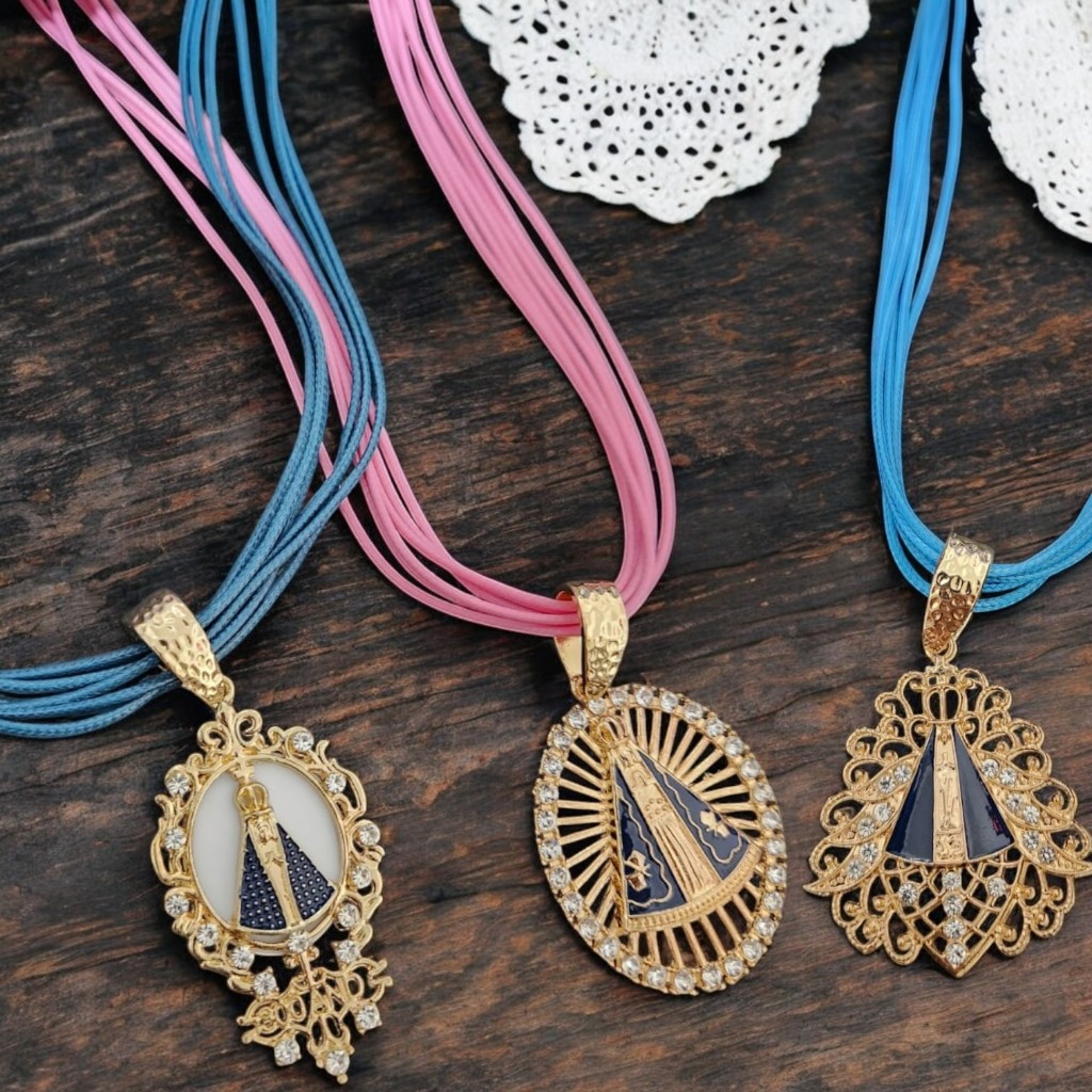 Colar luxo gargantilha folheada folheado ouro com pingente strass Nossa Senhora Aparecida cordao