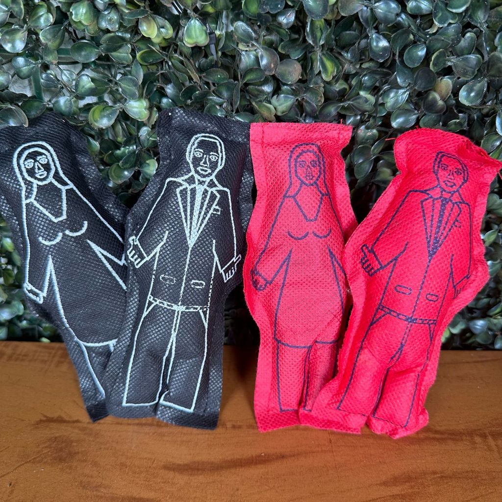 Casal Boneco de Vodu Para Rituais Amarração Umbanda Candomblé Casal HomemxMulher Preto ou Vermelho em Oferta na Shopee