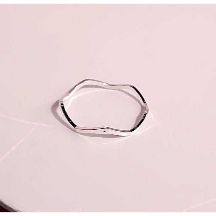 Anel ondulado minimalista folhado/banhado a prata 925