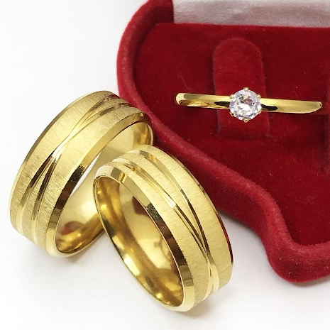 Par de Aliança 8mm Com Detalhe Friso cruzado banhada a ouro 18k Com Anel Solitário em Oferta na Shopee