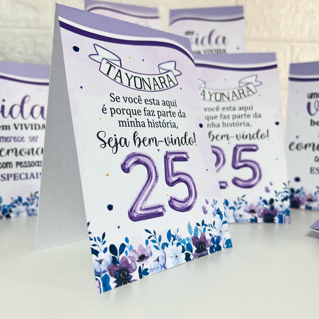 Centro de mesa agradecimento personalizado plaquinha aniversário festa lilás roxo decoração flores floral borboletas