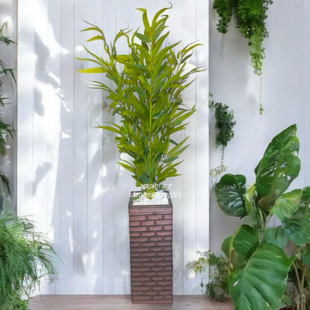 Arranjo de Bambu Verde com Vaso de Madeira – Decoração Natural e Elegante