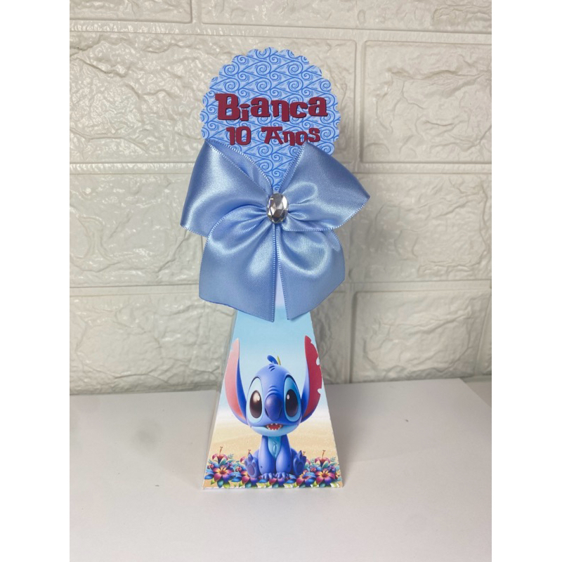 Caixa pirâmide  stitch Personalizada com nome e idade para lembrancinha de festa infantil