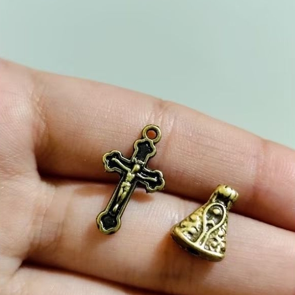 10 Mini Cruz + 10 Passantes Nossa Senhora Aparecida Ouro Velho-Kit para Terços de Pulso Nossa senhora aparecida em Oferta na Shopee