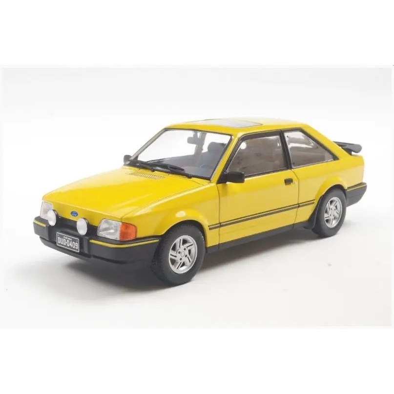 Miniatura Ford Escort XR3 1988 California Classics 1:24 Réplica Coleção